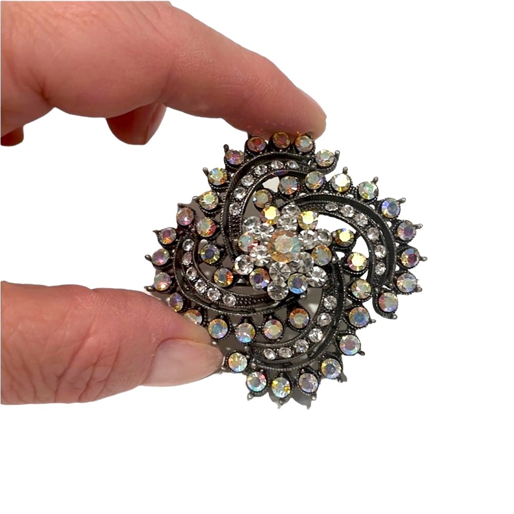 Vintage Rhinestone Flower Brooch. EUC